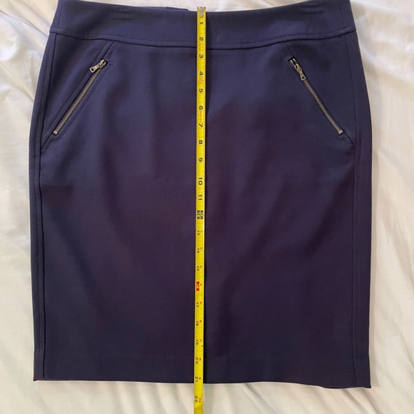 Loft Navy pencil skirt size 8 - Picture 3 of 9